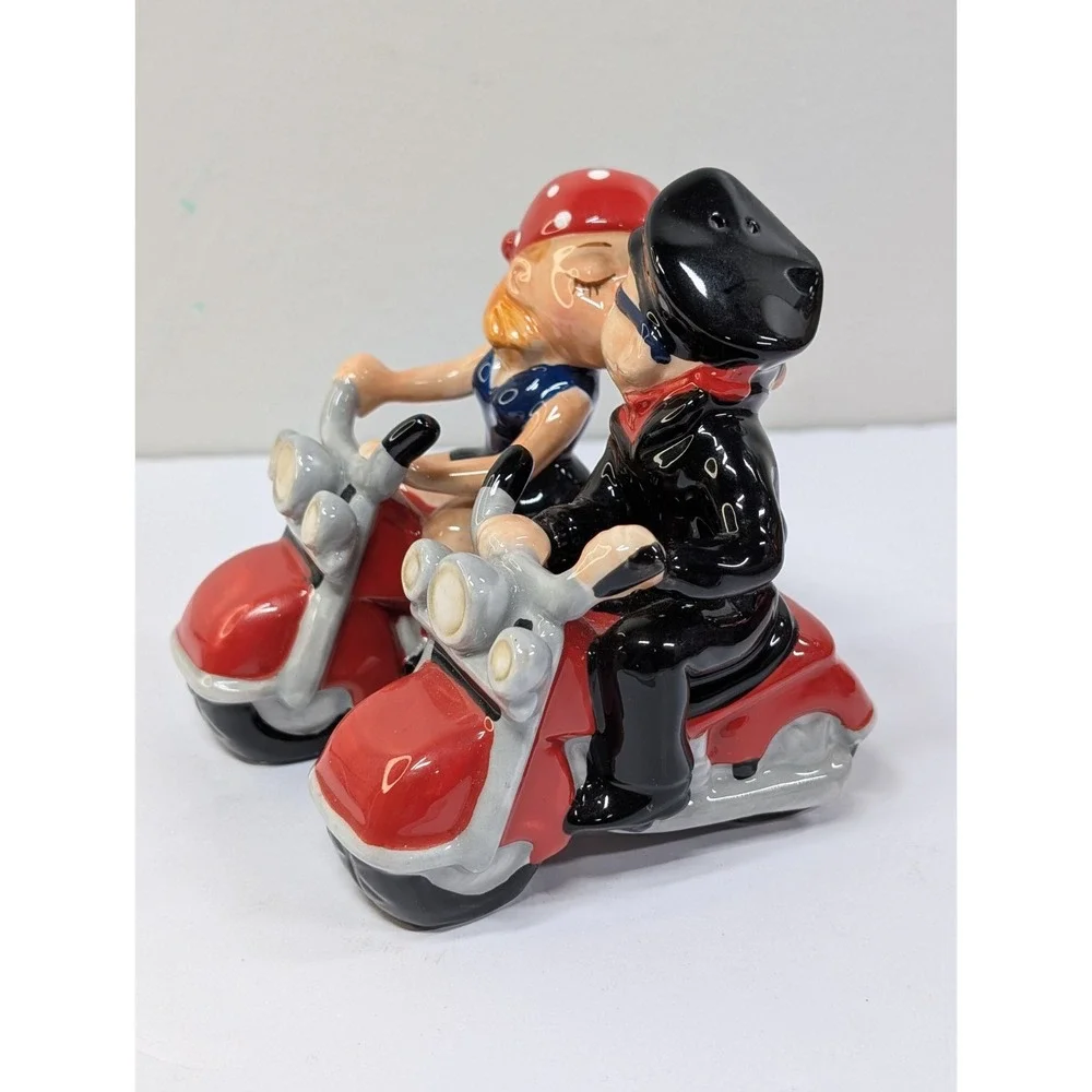 BIKER COUPLE MOTORCYCLE KISSING‎ MAGNETIC SALT & PEPPER SHAKER SET WESTLAND