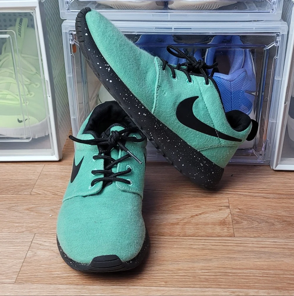 Womens Nike Roshe Size 5.5 Green - Black