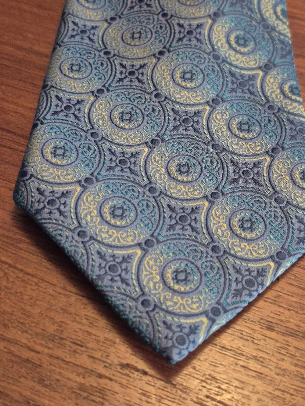 Nicole Miller medallion pattern