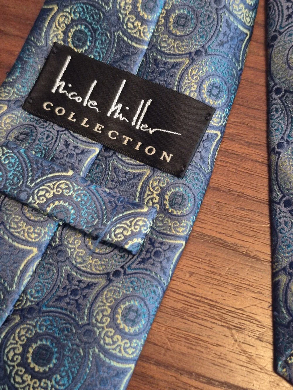 Nicole Miller medallion pattern