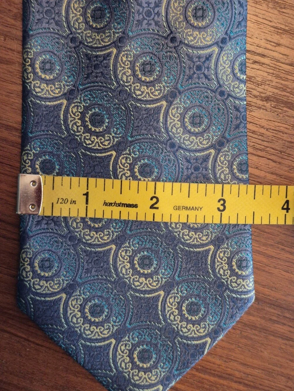 Nicole Miller medallion pattern