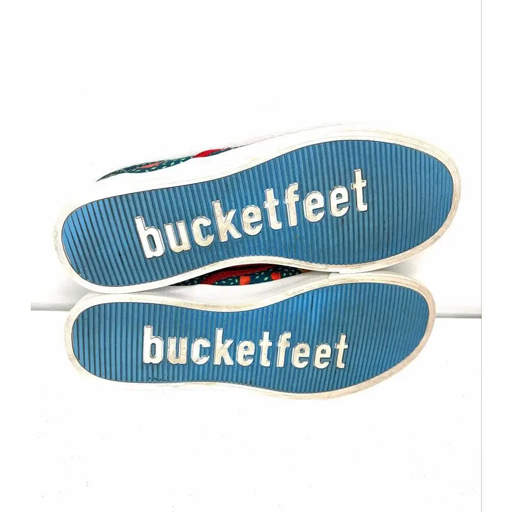 Bucketfeet Cardinal Bird Print Slip-On Canvas Sneakers Women's Sz 9 Artsy Whimsy
