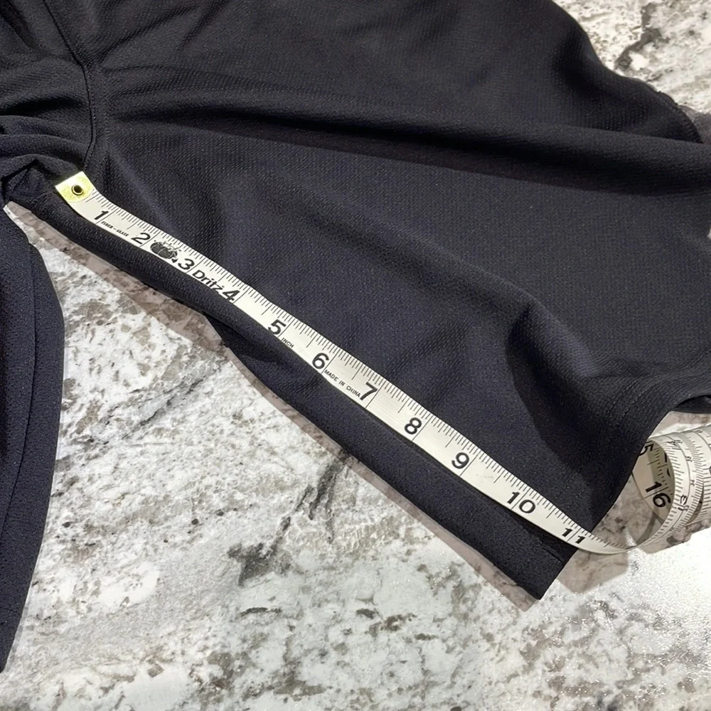 Under Armour size loose