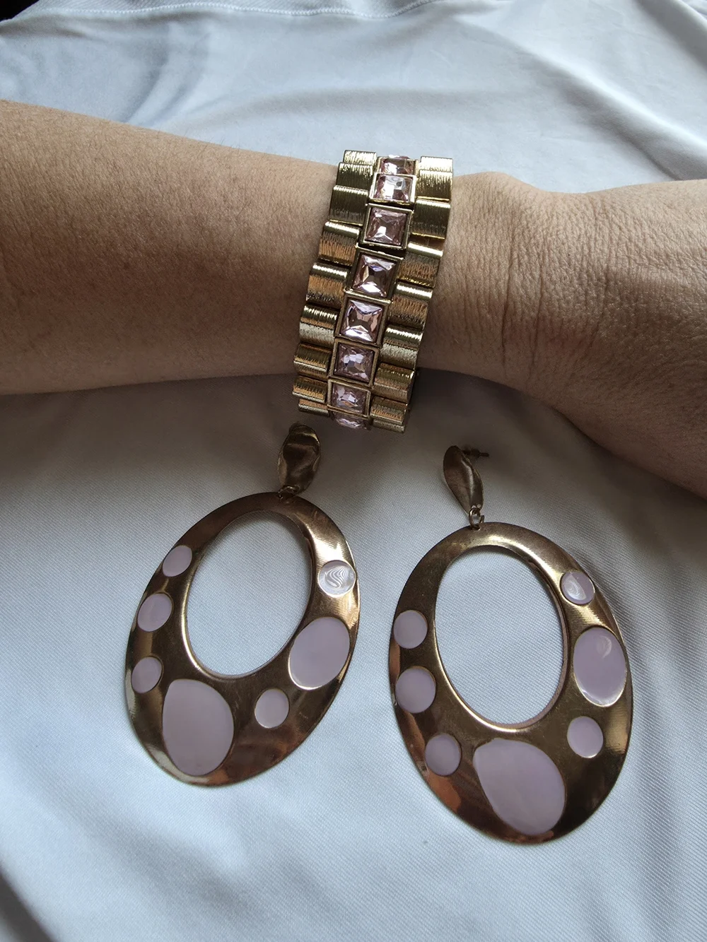 Gold-Tone Bracelet with Pink Crystals and Oval Drop Earrings Set