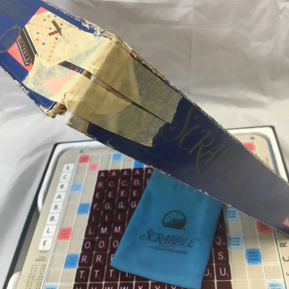 Selchow & Righter broken scrabble