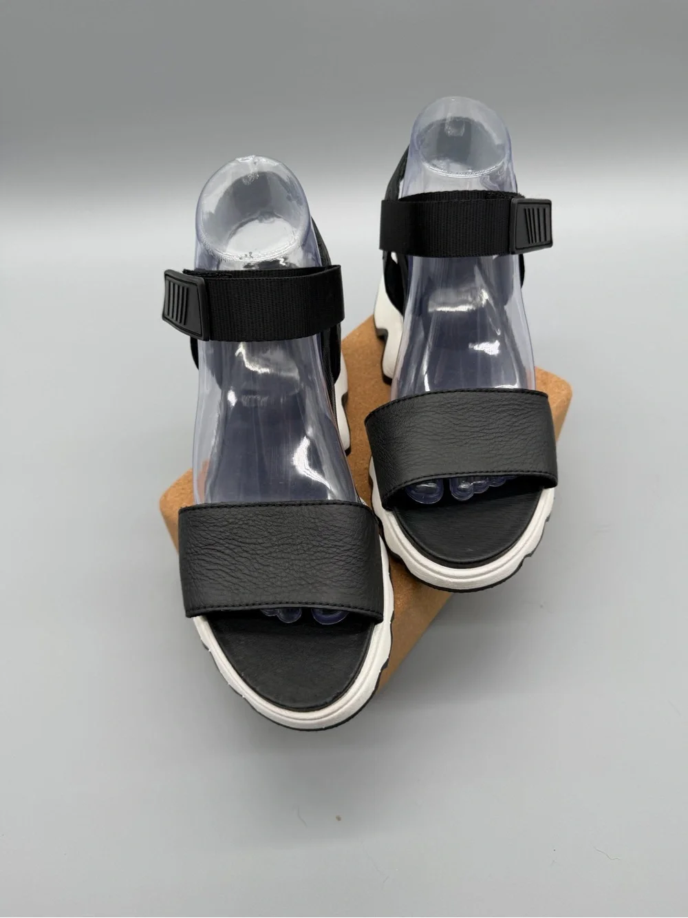Women’s US 8 Sorel Kinetic Impact Y Strap Sandals EUC MSRP $130