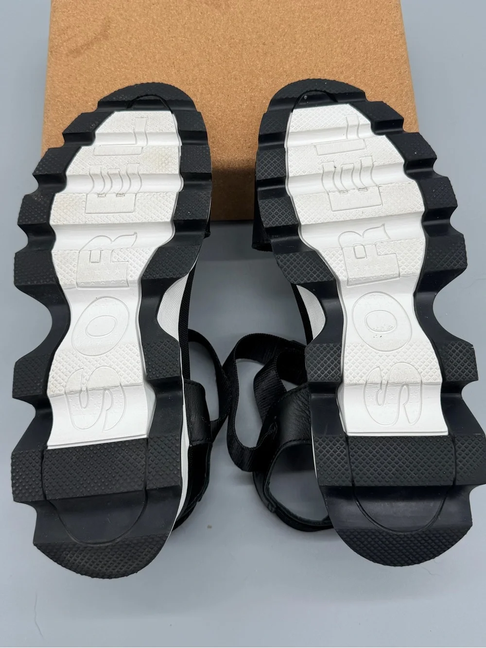 Women’s US 8 Sorel Kinetic Impact Y Strap Sandals EUC MSRP $130