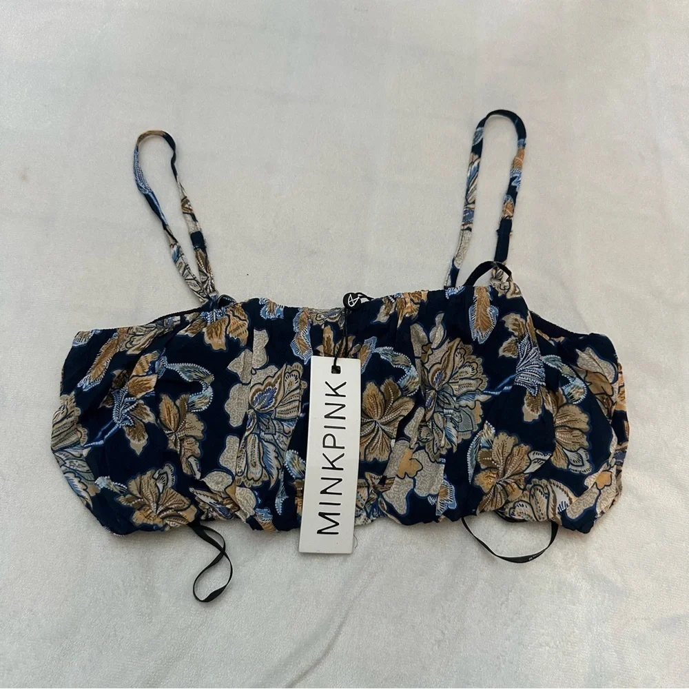 New! MINKPINK Quinn Navy Floral Crop Top 51585