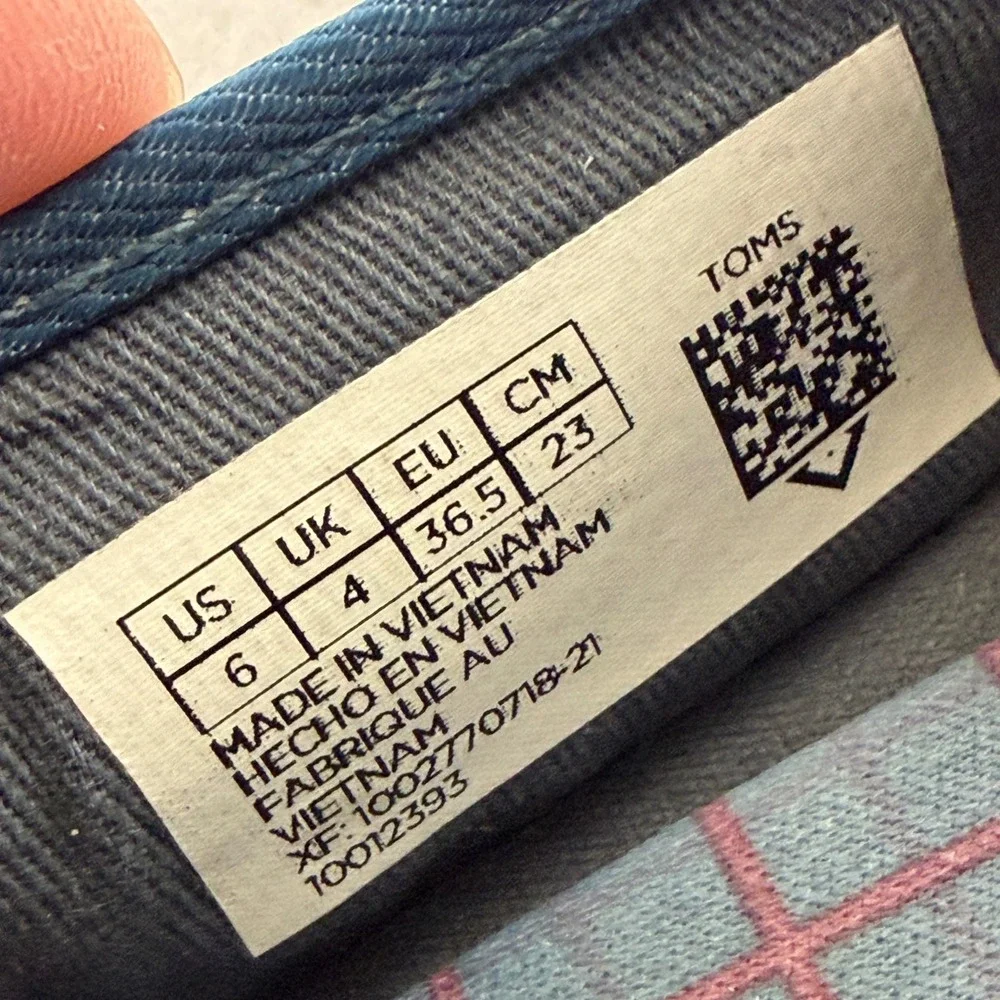 Toms blue traction