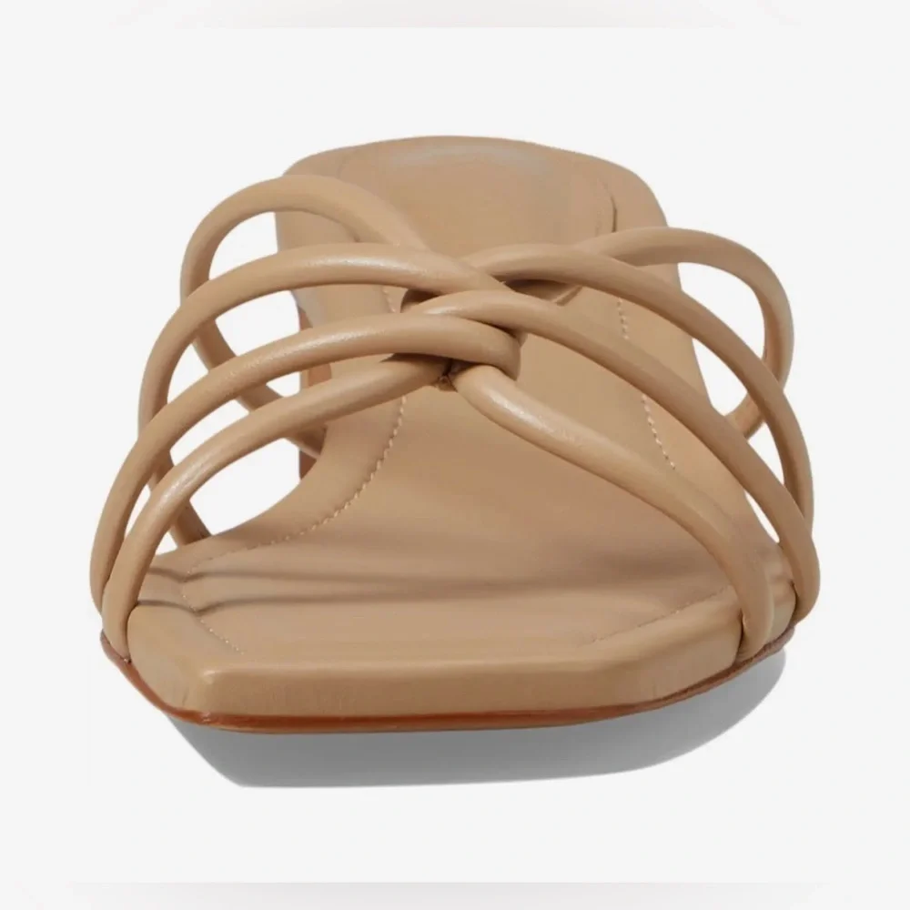 SCHUTZ featuring open