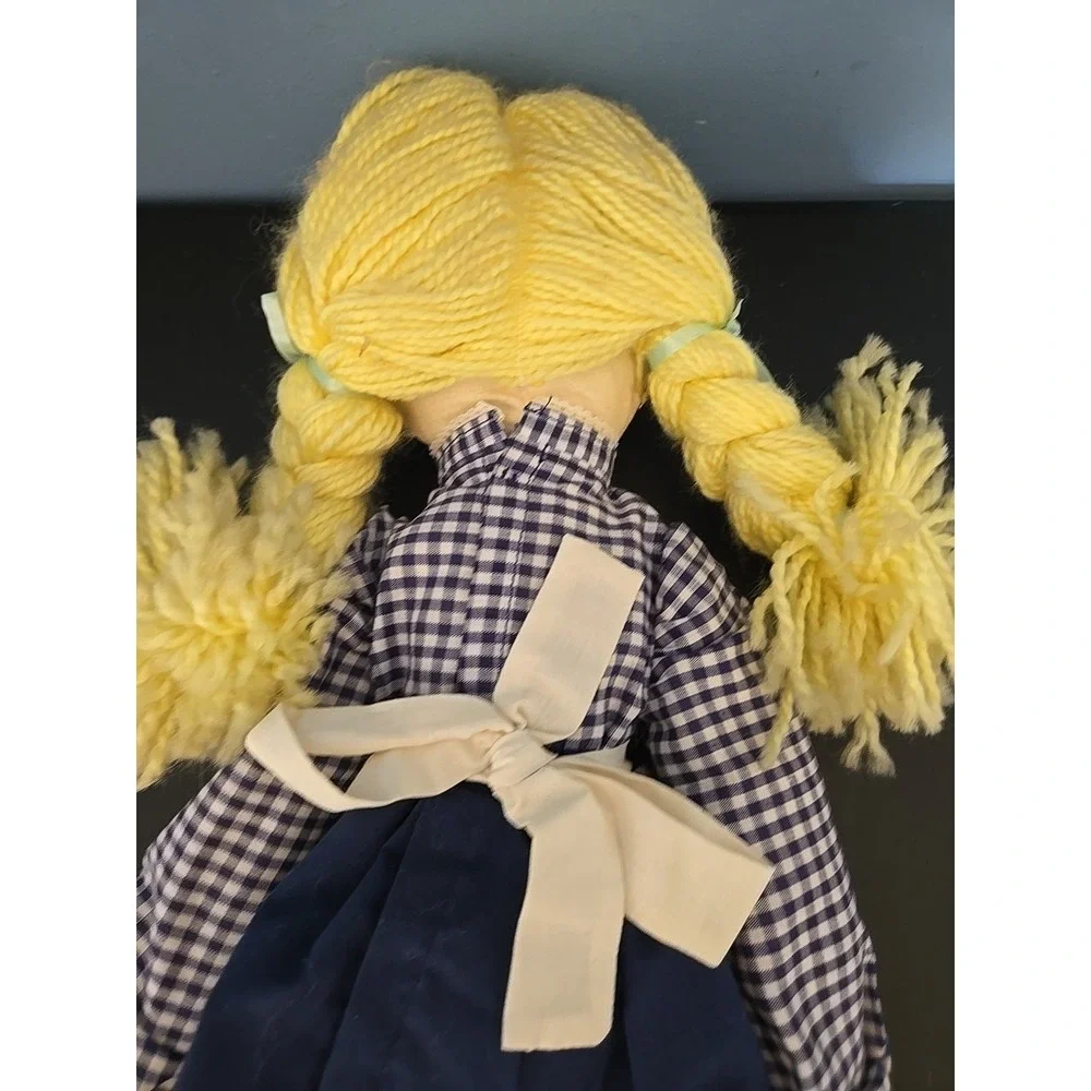 Features good vintage