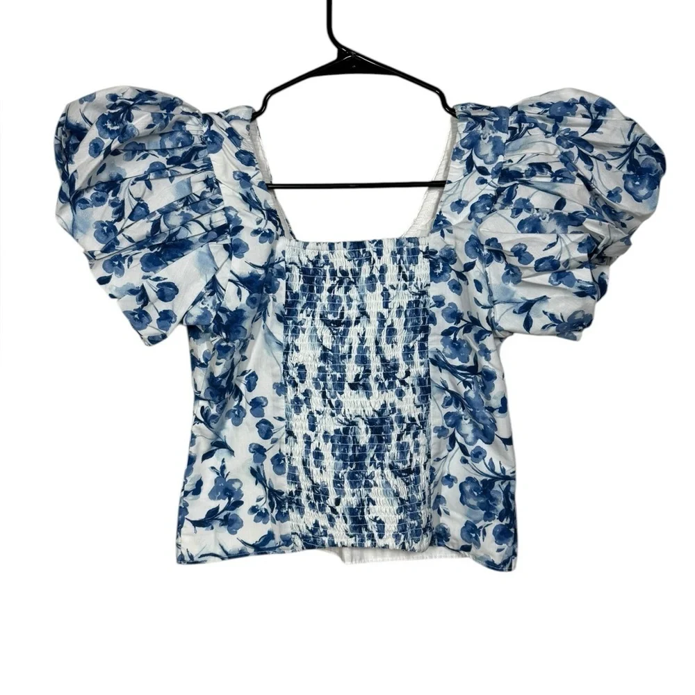 Abercrombie & Fitch fitch neck flowers
