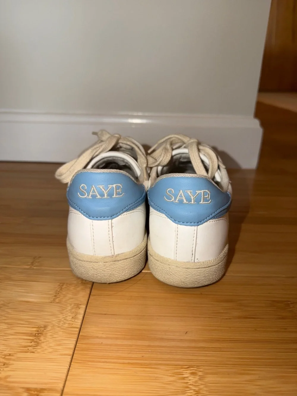 Saye blue white