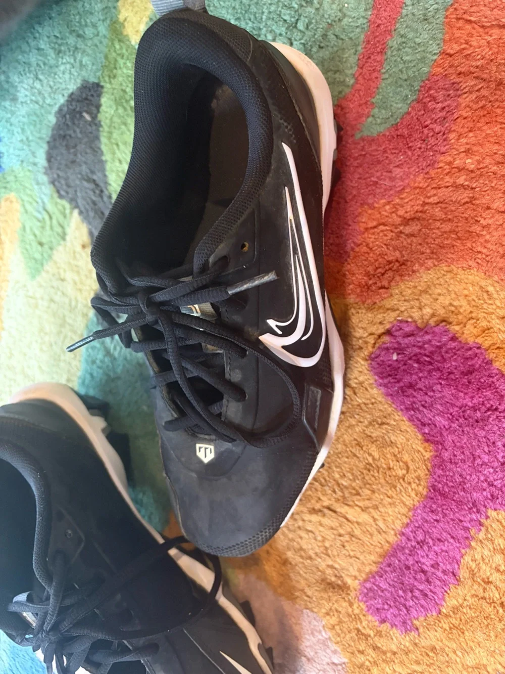 Nike Men’s Black Athletic Trainers with White Swoosh