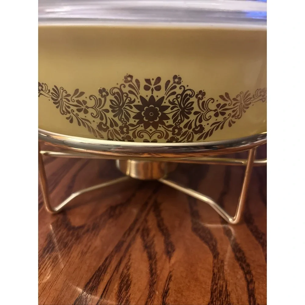 PYREX 043 1.5 Qt Golden Garland casserole w/ teak-handled warmer & lid EUC