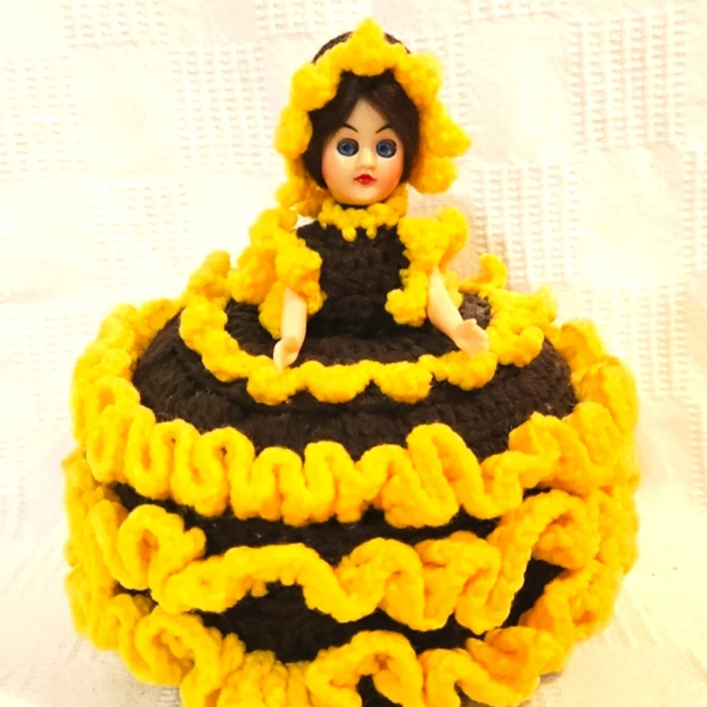 Vintage Crocheted Southern Belle with Bonnet Yellow and Brown Trinket Ho…