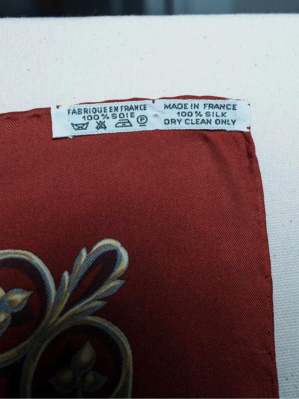 Hermes dies symbolism face