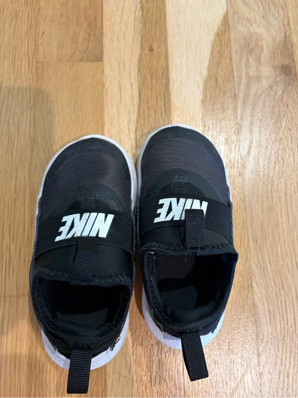 Nike Toddler Black and White Slip-On Sneakers 7T
