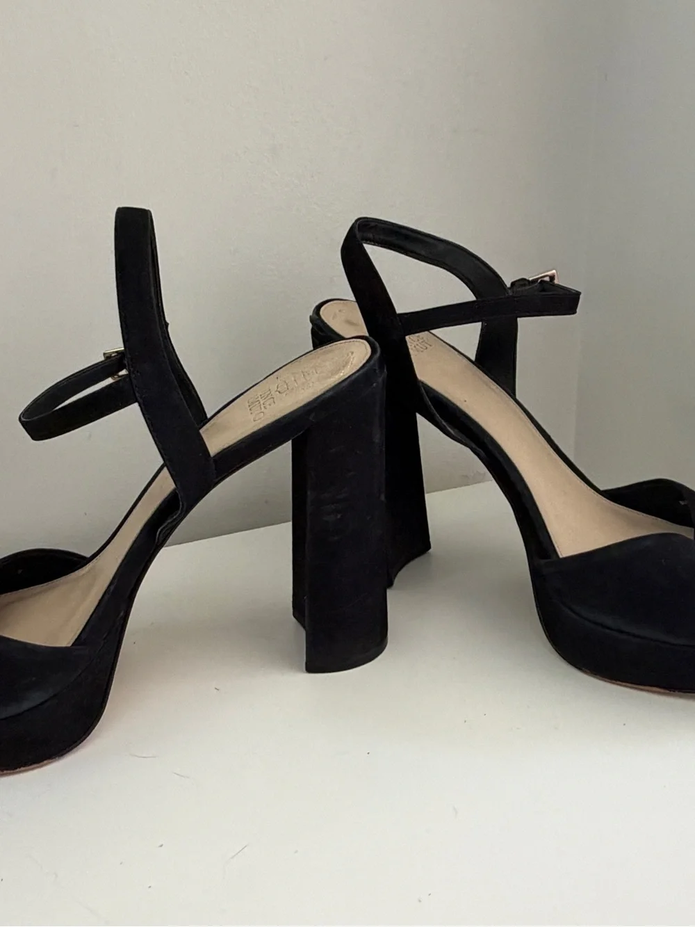 Vince Camuto nail 90s