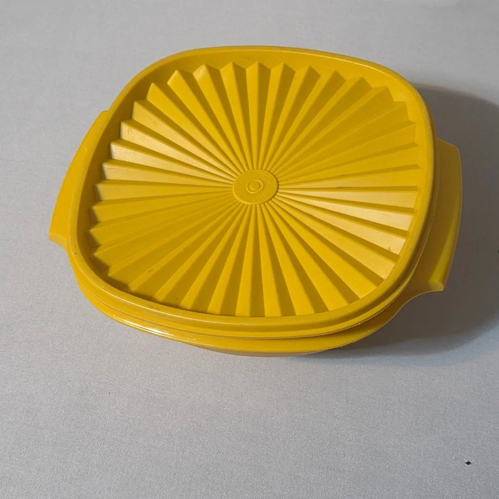 Tupperware vintage servalier