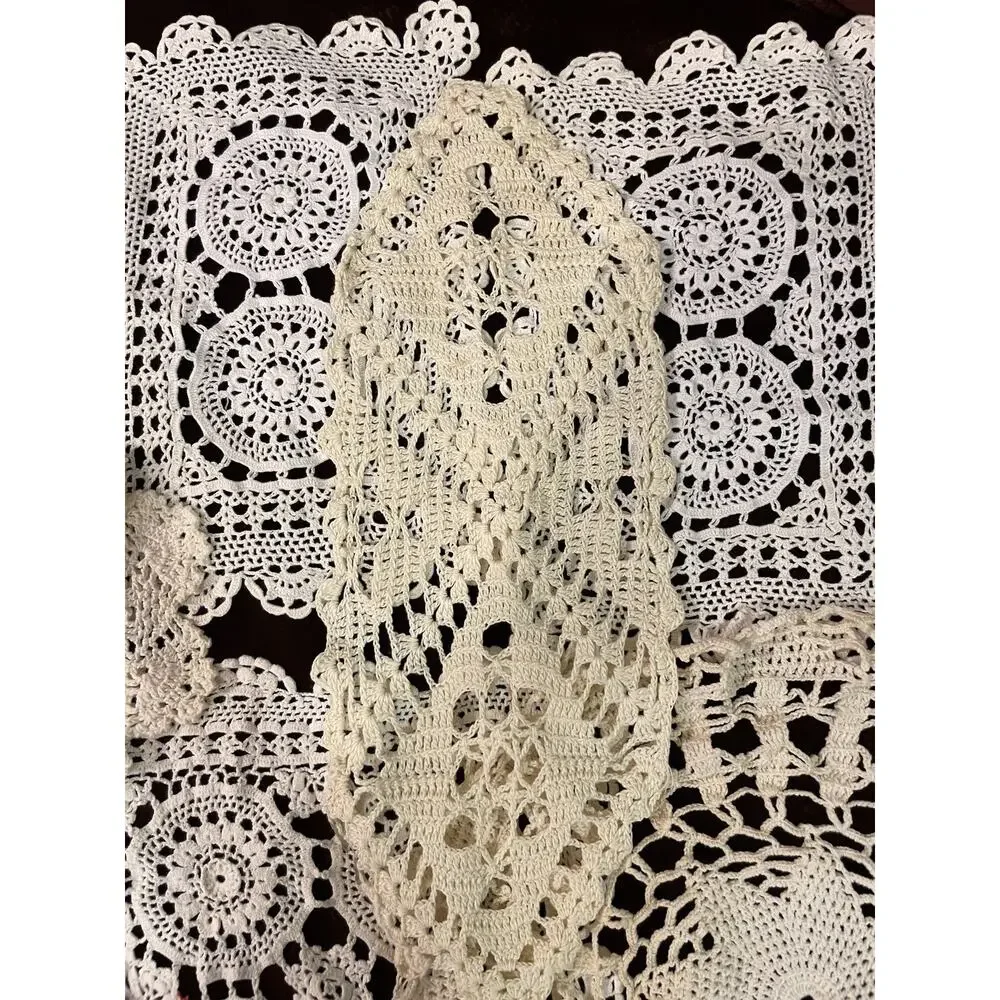 (Lot of 8) VTG Crochet Table Runners & Doilies Various Sizes And Color White Red