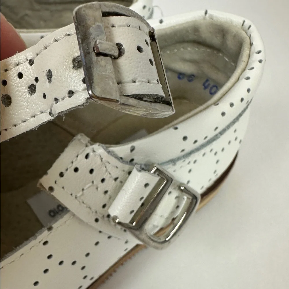 Mon Petit Shoes or has smoking