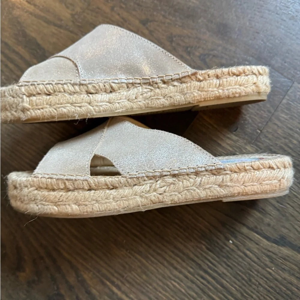 Anthropologie chic comfortable