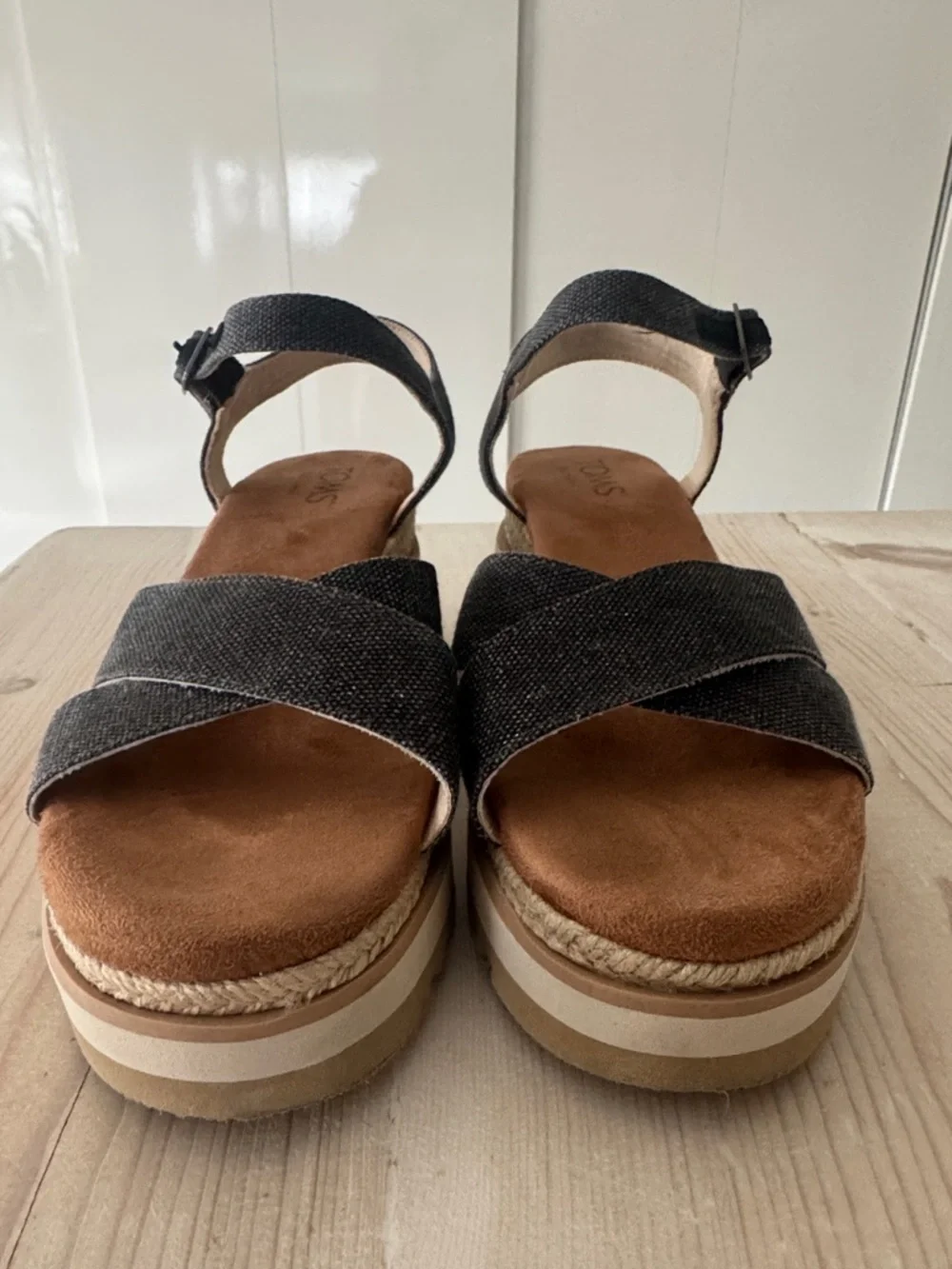 Toms crisscross fabric