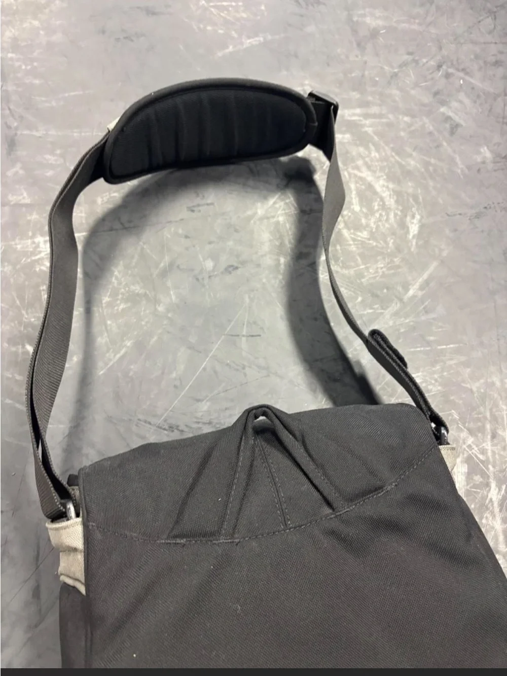 Crumpler versatile black