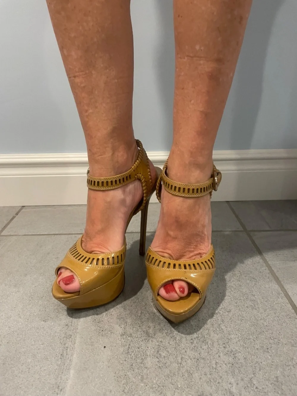Sergio Rossi tan vamp platforms