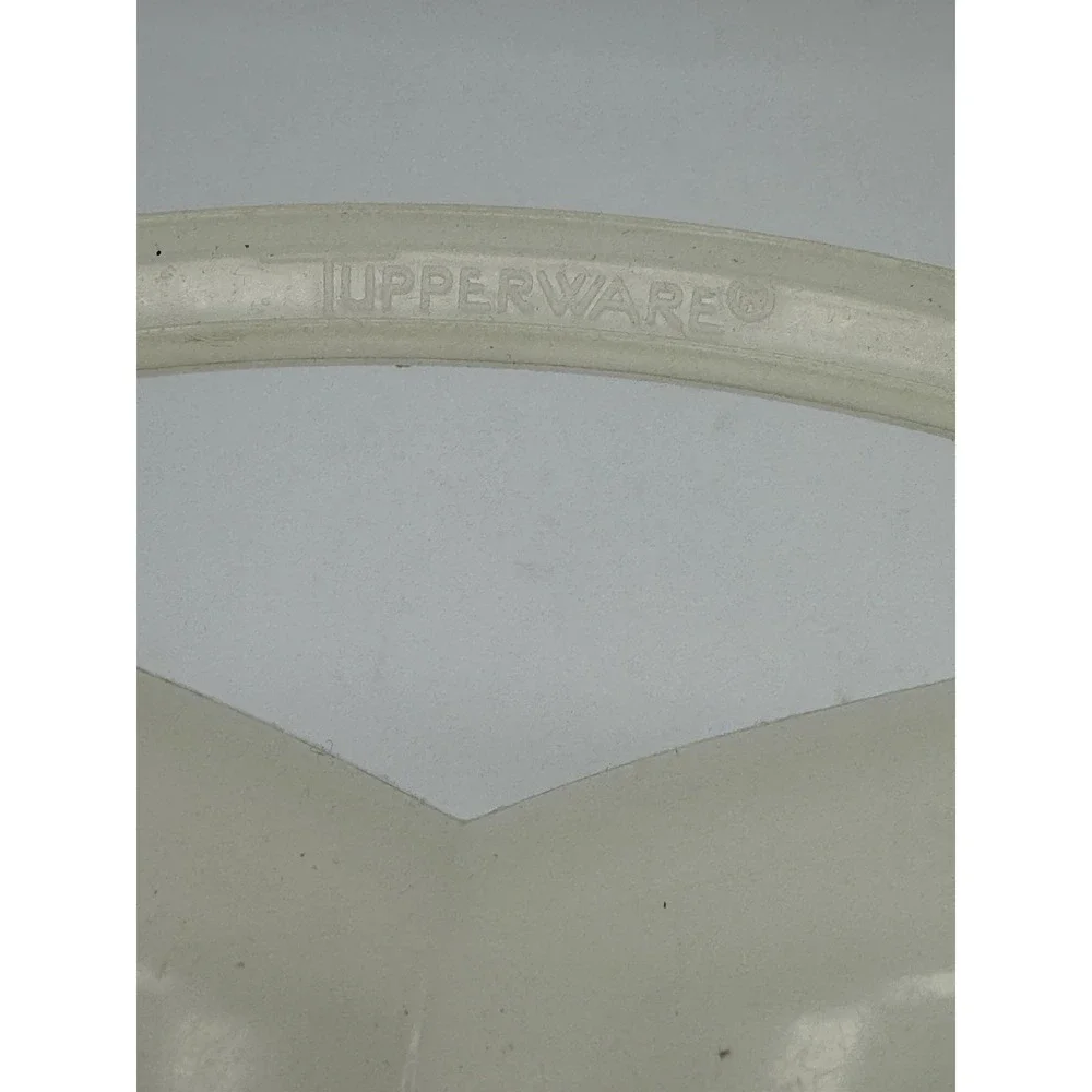 Tupperware vintage measuring