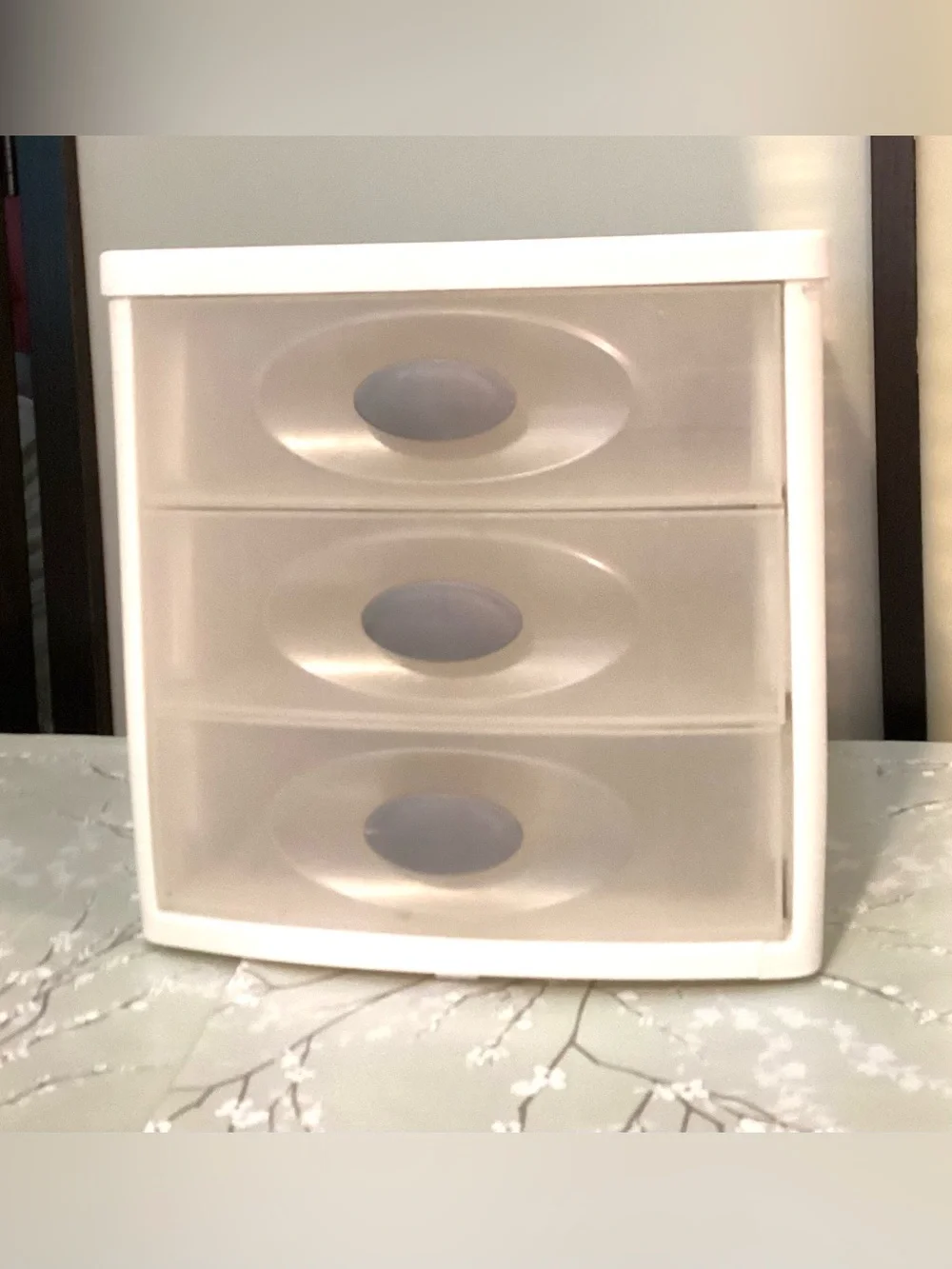 Sterilite white small