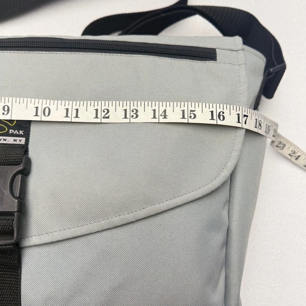 Yak Pak Brooklyn NY Messenger Bag‎ Aqua Canvas Crossbody Laptop Shoulder 2000s
