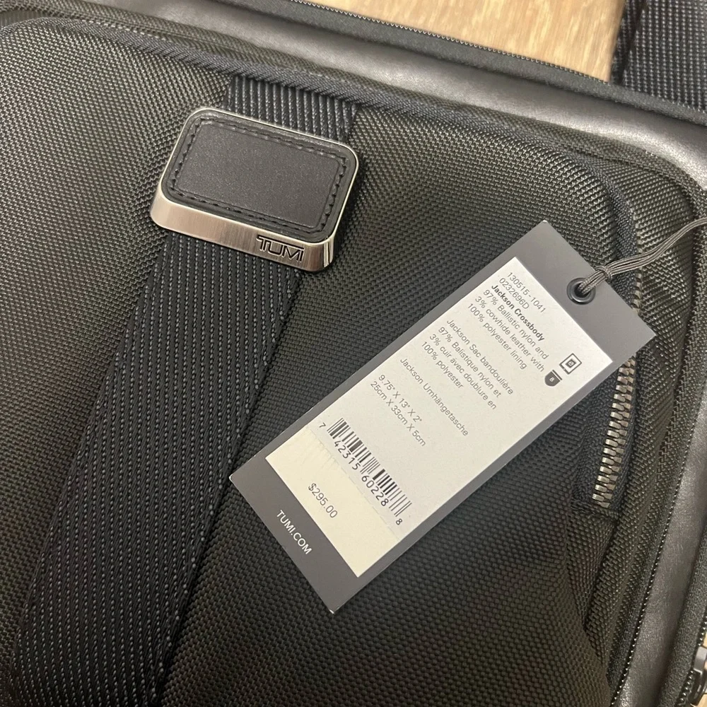 Tumi streamlined messenger