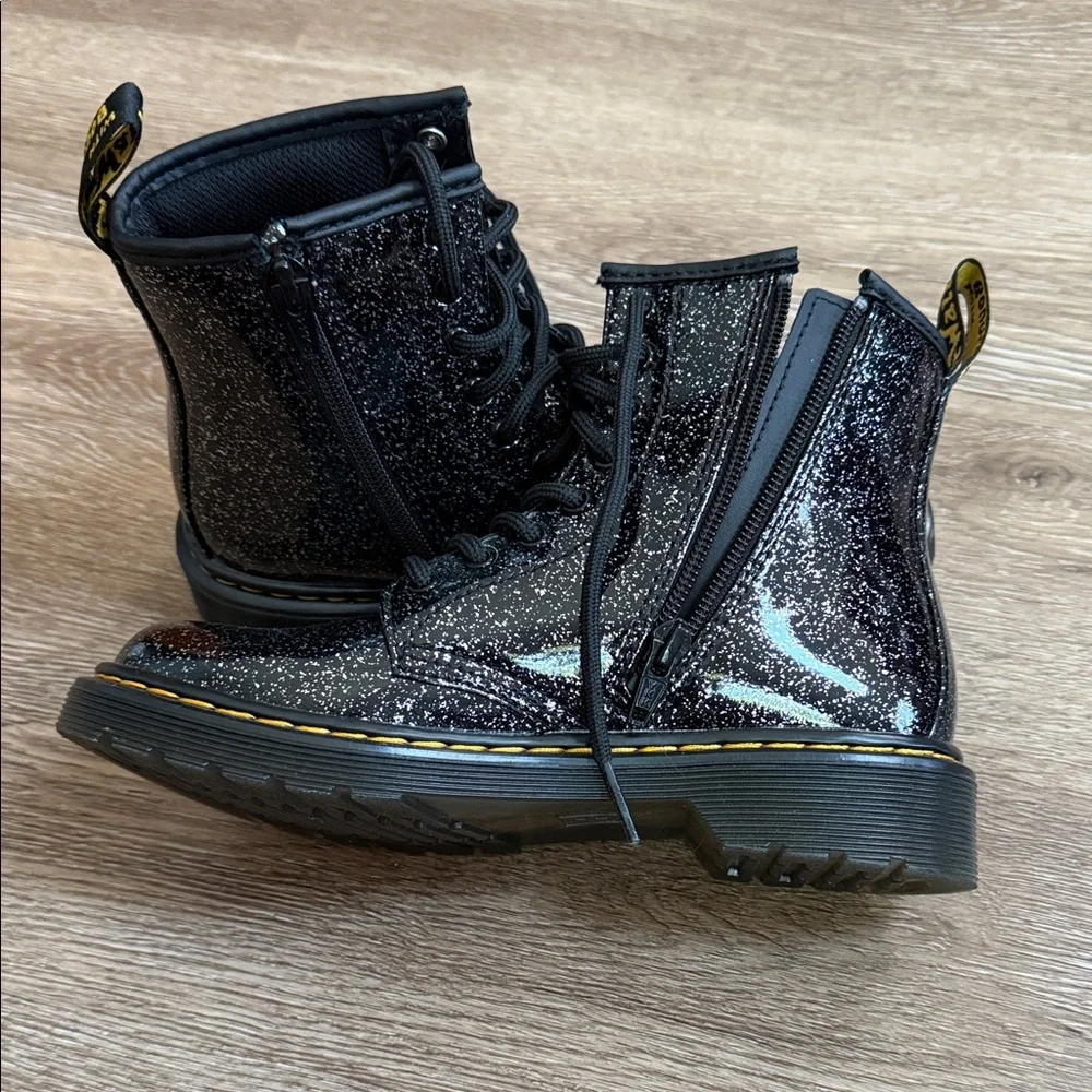 Dr. Martens patches appliqués