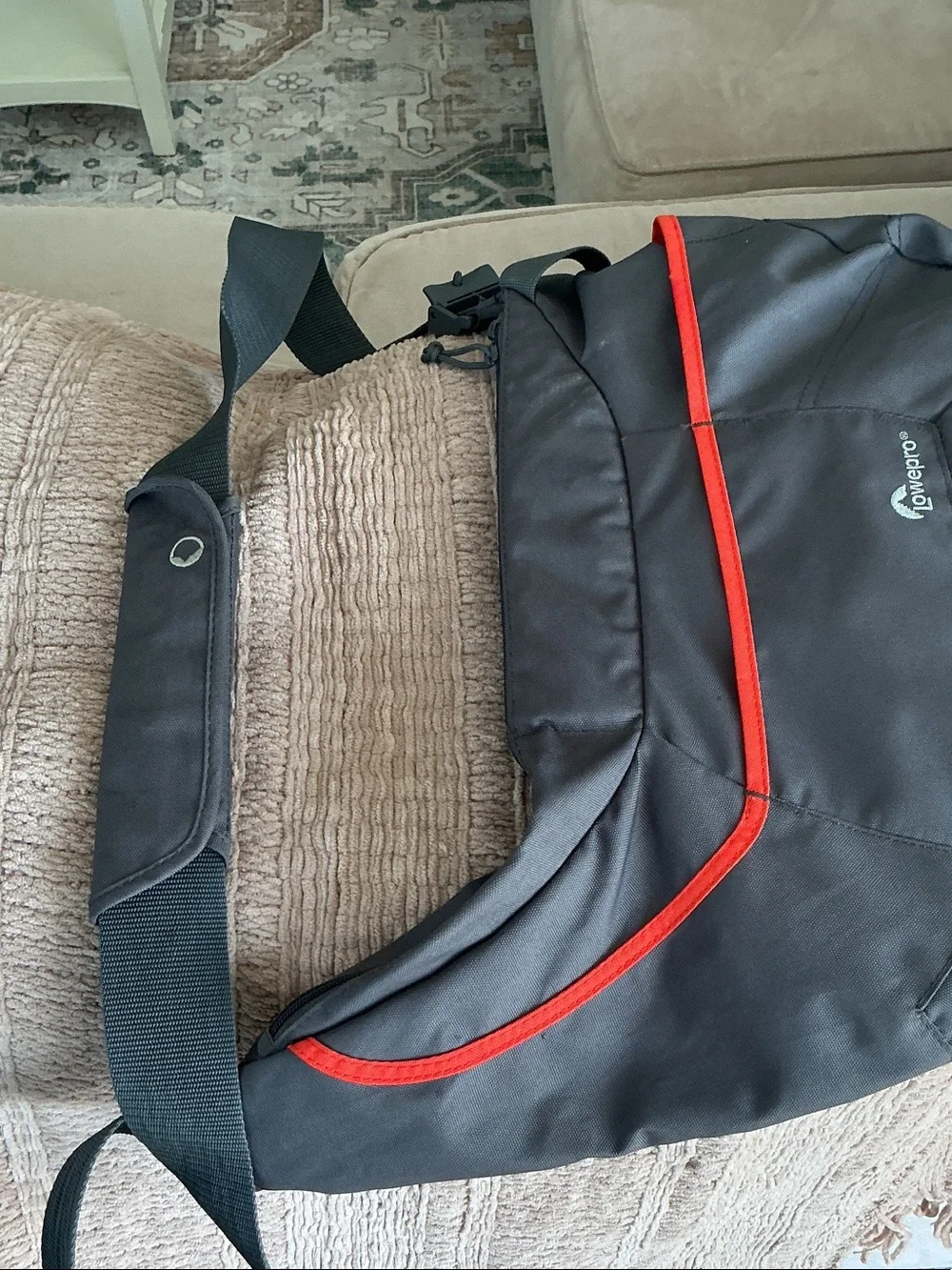 Lowepro black messenger