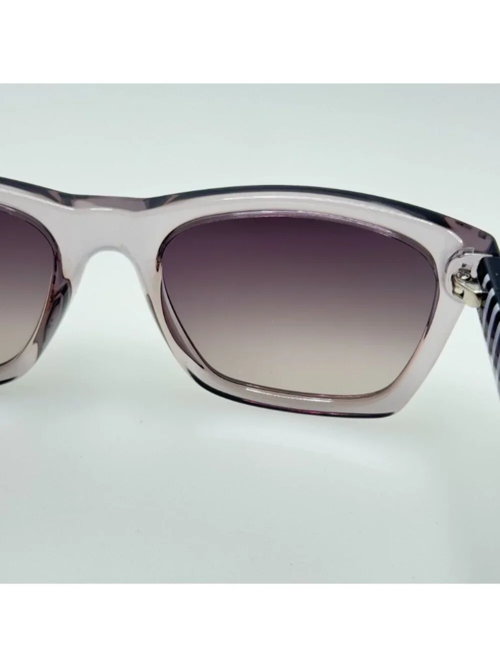 Lacoste Sunglasses L669S 035 Live 52-18-140
