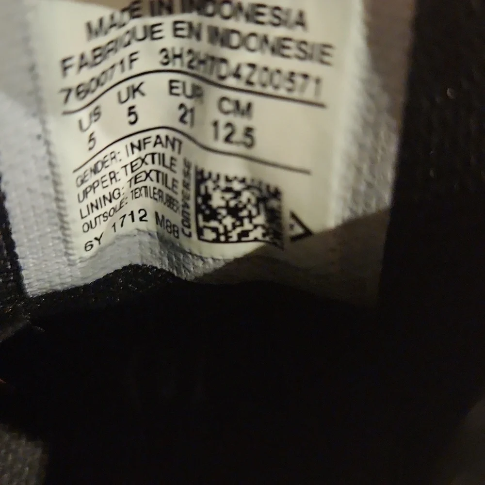 Converse All Star Unisex Chuck Taylor Gray Blackstreet Mid Top Sneakers.