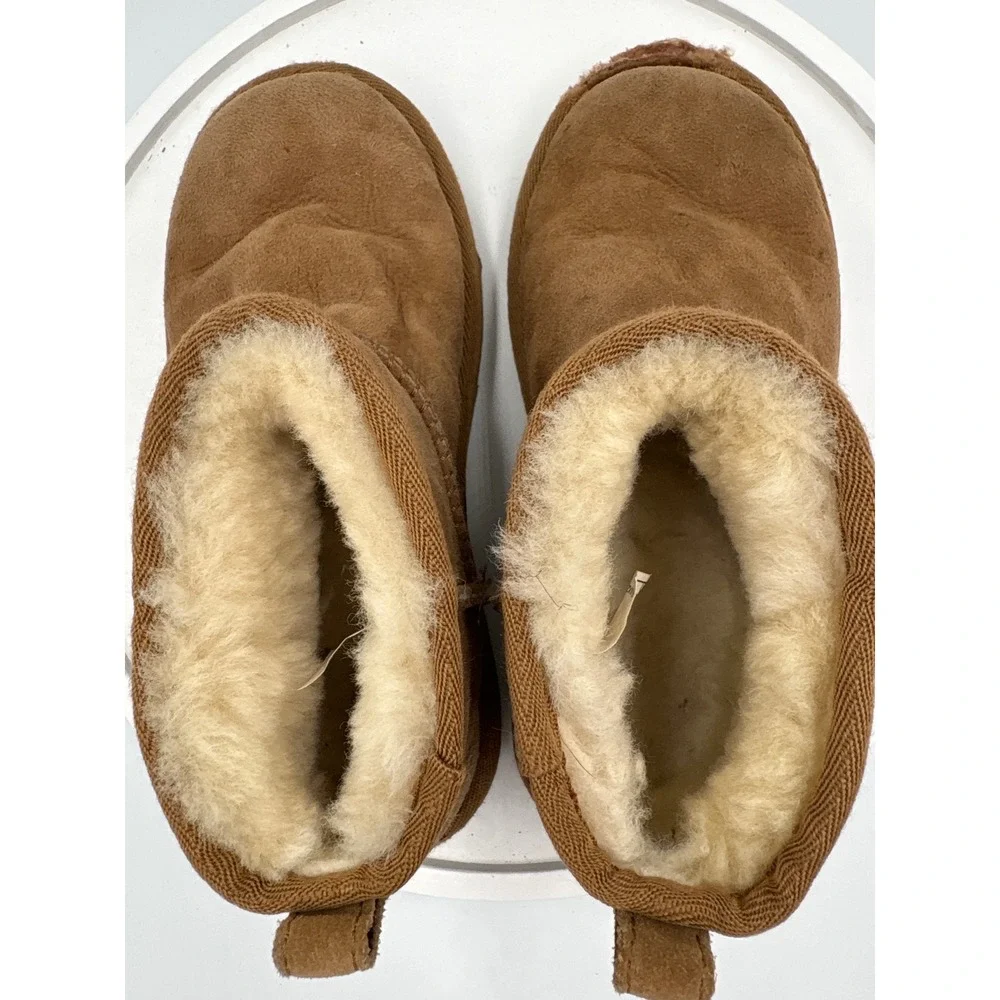 UGG any material stitch