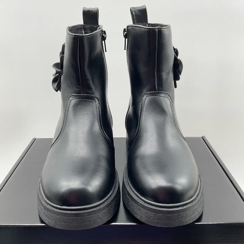 Steve Madden closure finish subtle