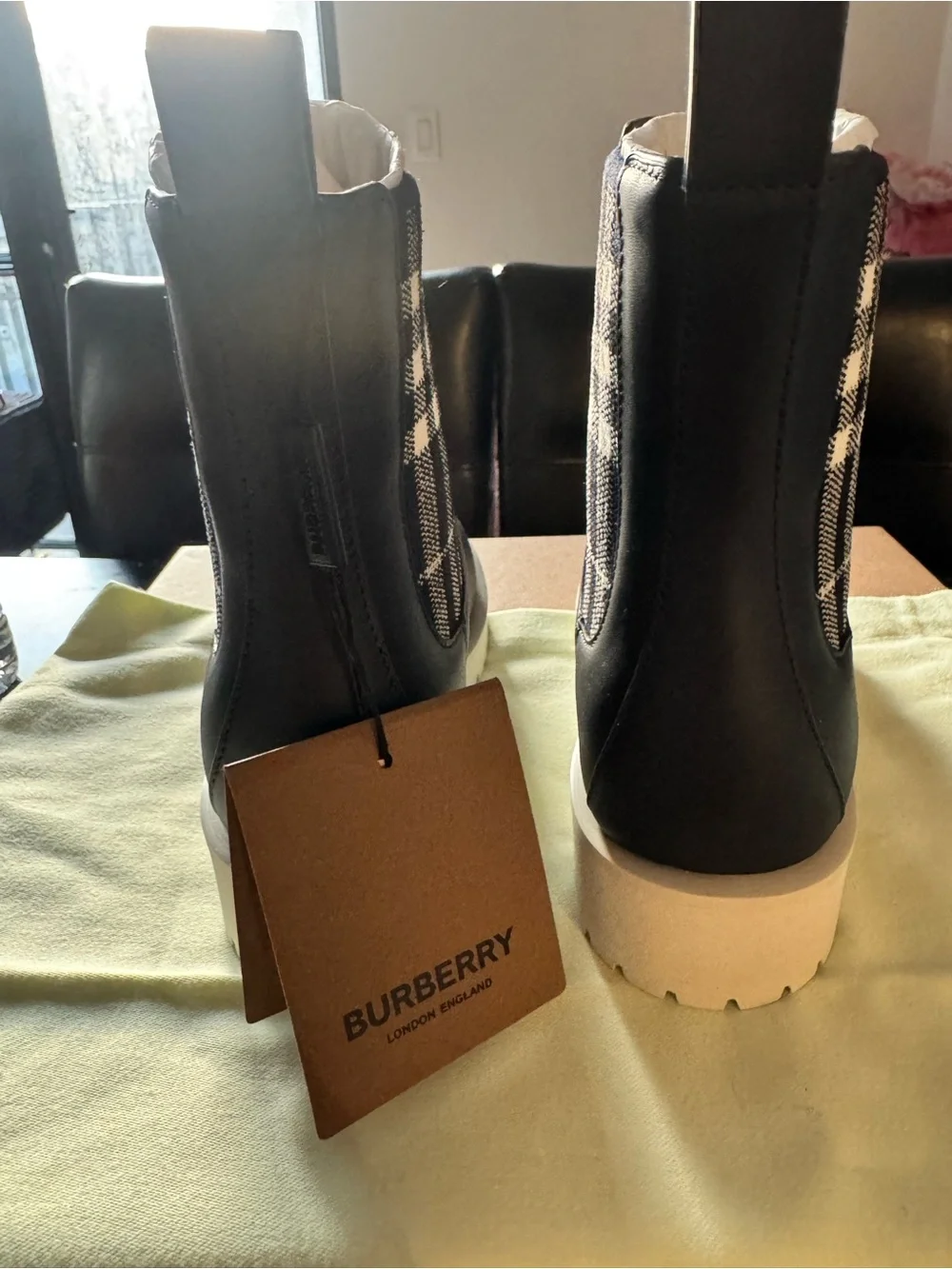 Burberry maison iconic
