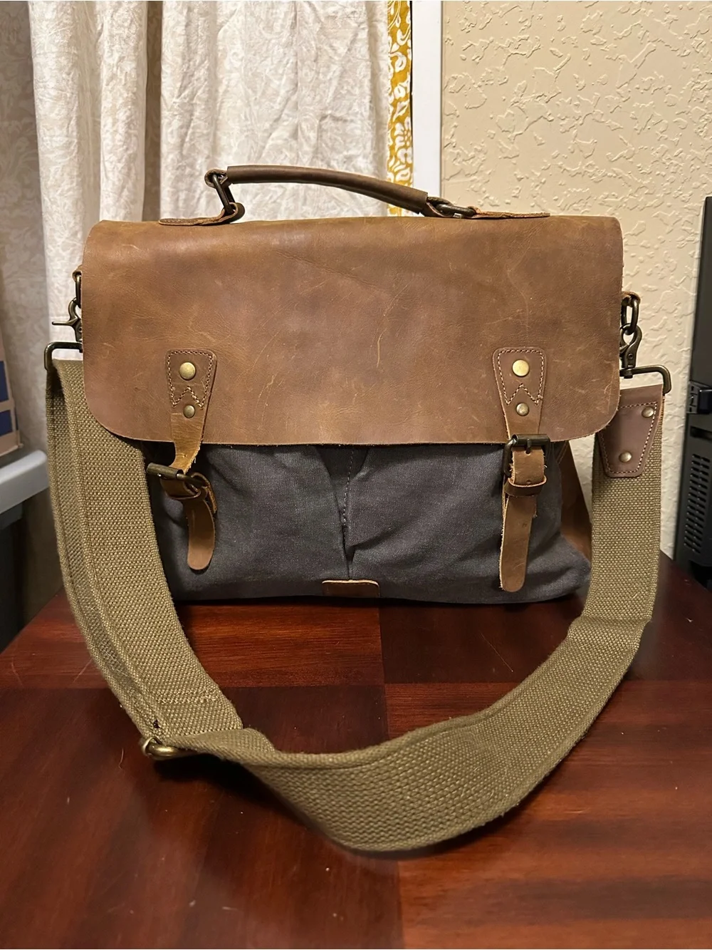 Gootium sturdy messenger