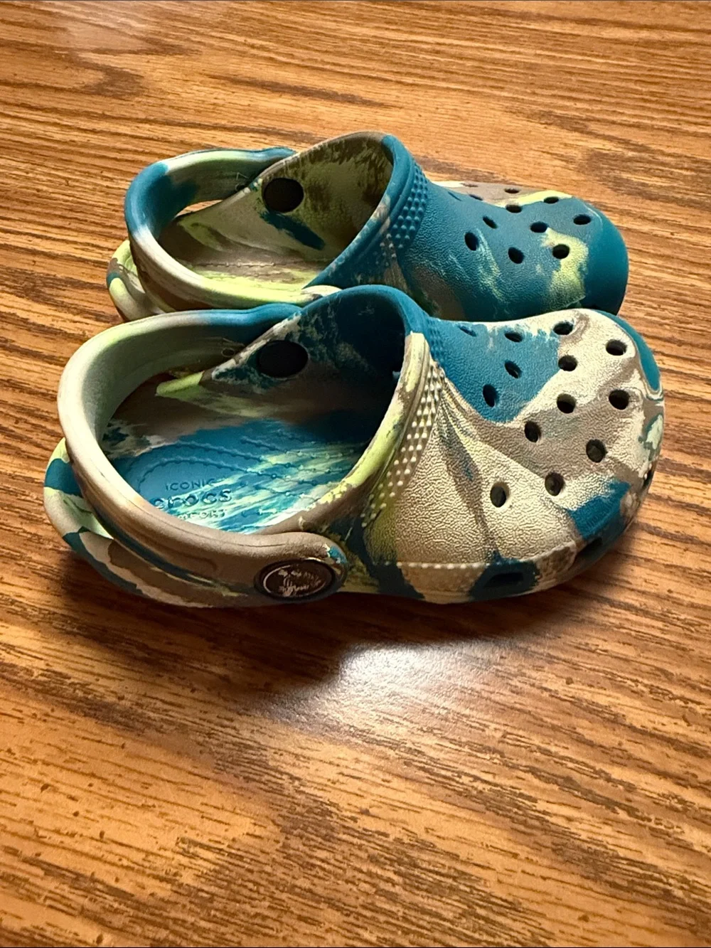 Crocs Kids Classic Marbled Clogs Marbled Teal Green Beige Shoes Size 7 Toddler