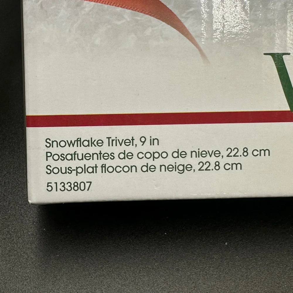 Pfaltzgraff Winterberry Snowflake Trivet 9in White Holly Berry Christmas Festive