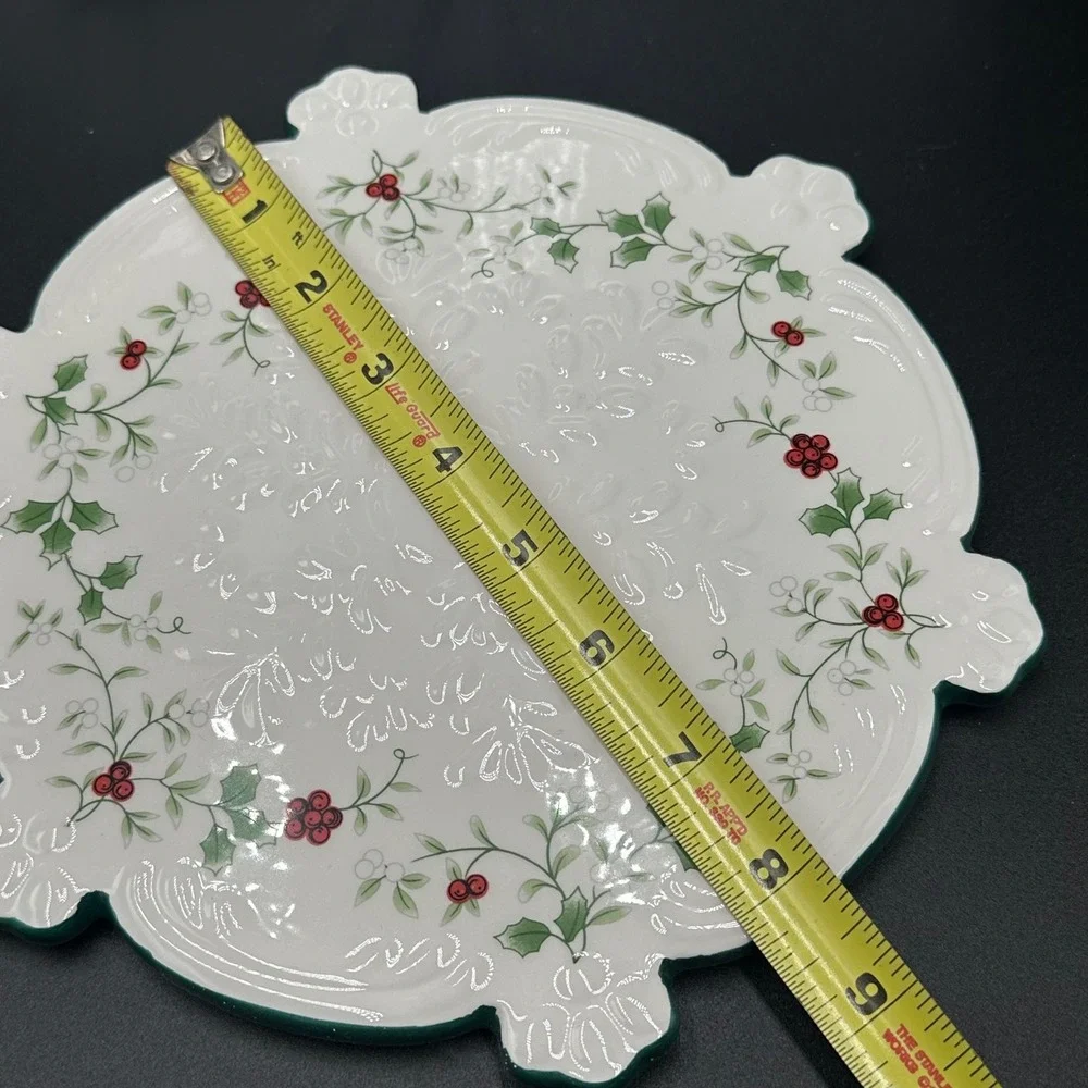 Pfaltzgraff Winterberry Snowflake Trivet 9in White Holly Berry Christmas Festive