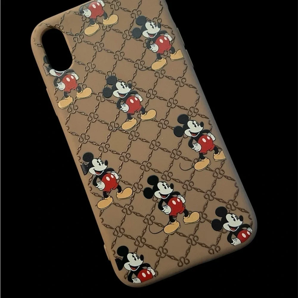 Apple •disney iphone