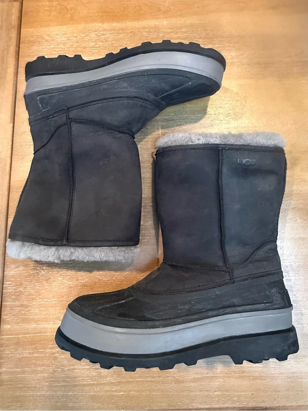 RARE UGG Australia Mns Gray Pueblo Boot Waterproof Leather Rubber Sheepskin Sz13