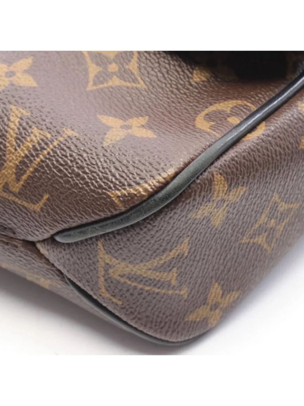 Louis Vuitton there smoke coated