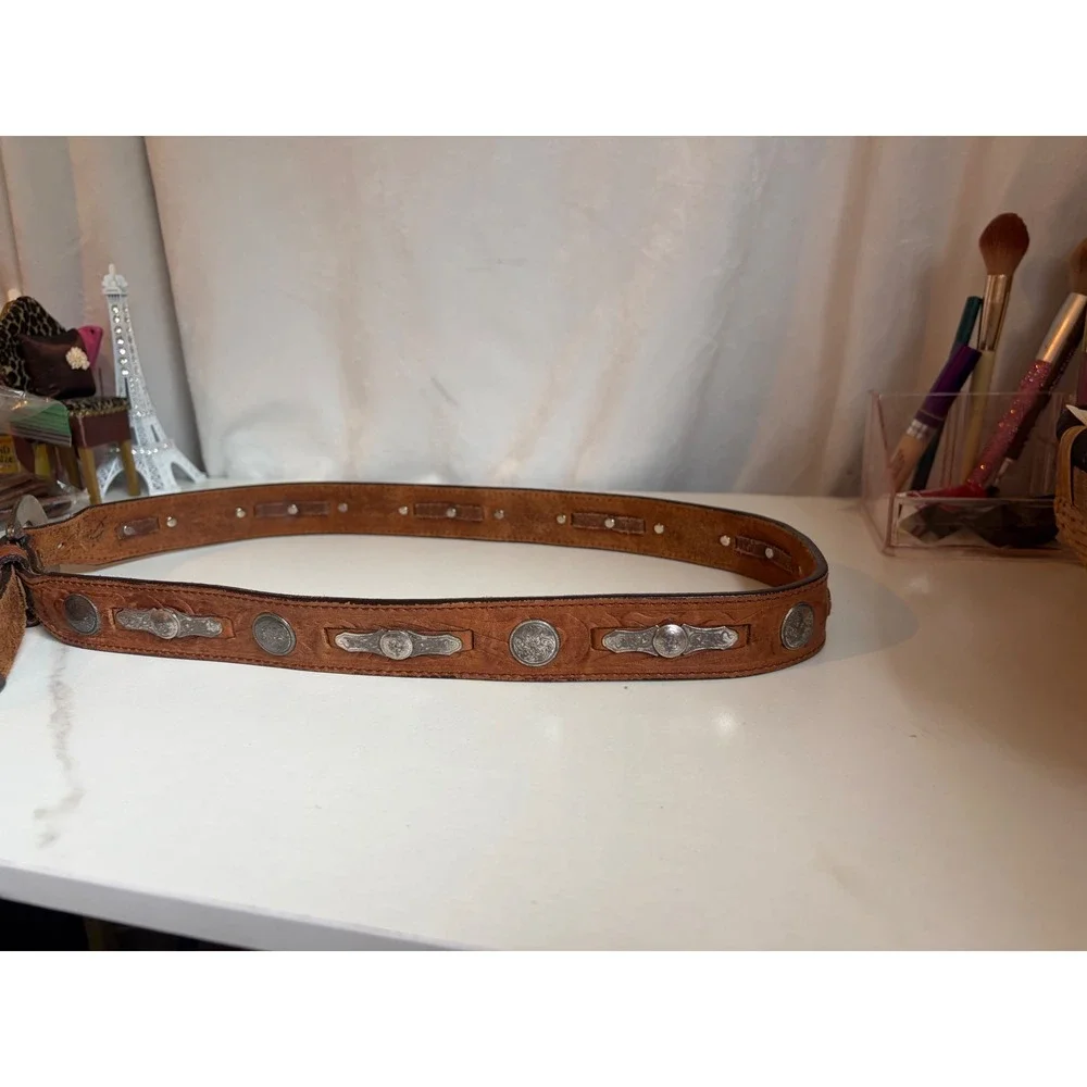 Leegin silver leather silhouette