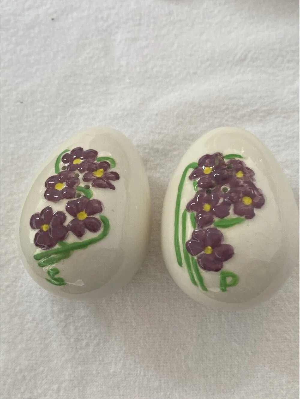 Set Of Egg Shaped Salt & Pepper Shakers With Raised Floral Pattern: Flowers